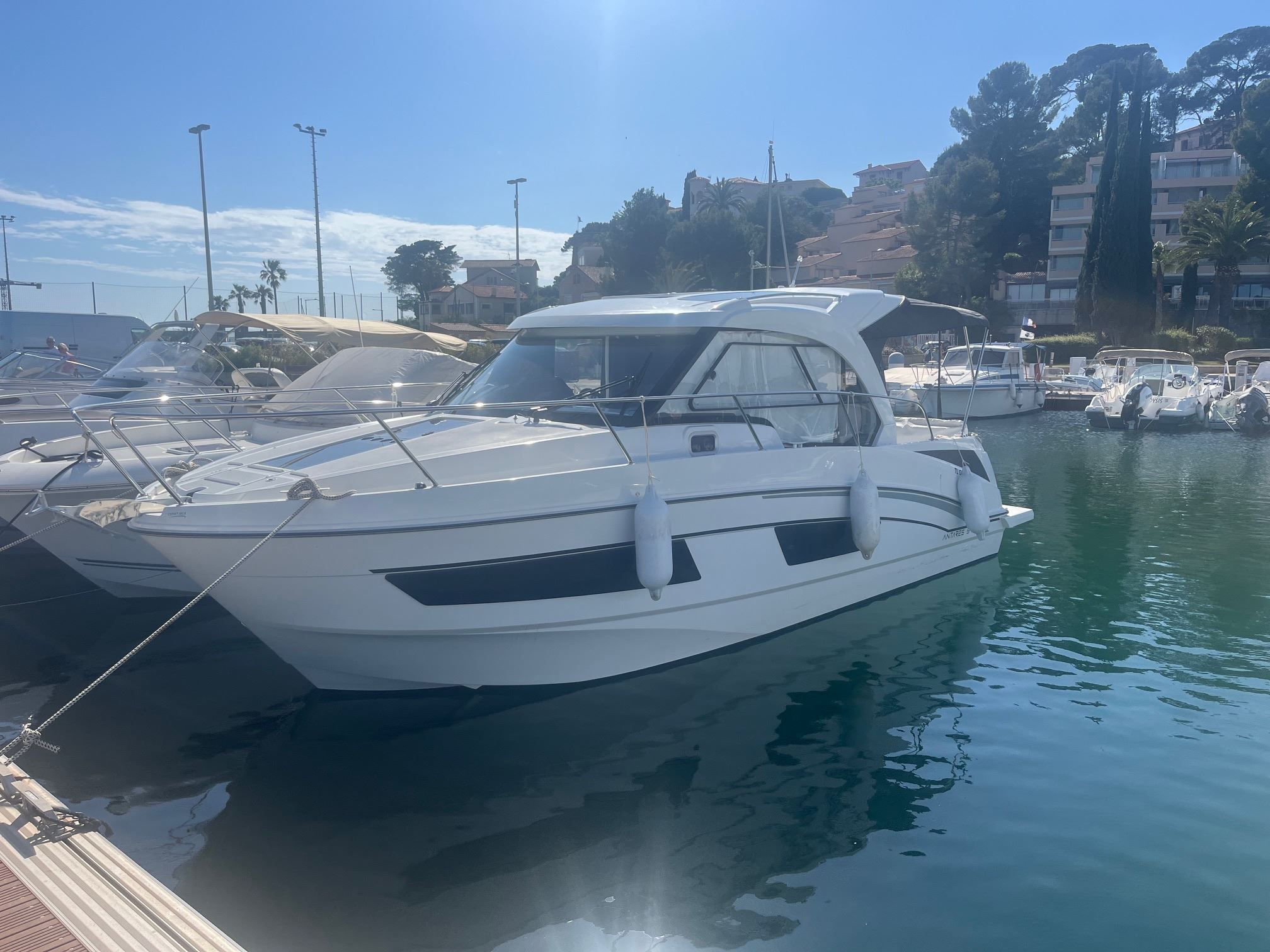 slider 0 Beneteau Antares 9 OB